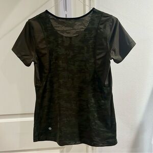 Lululemon Train to Be Short Sleeve Tee Dot Camo green 6 yoga EUC flawless